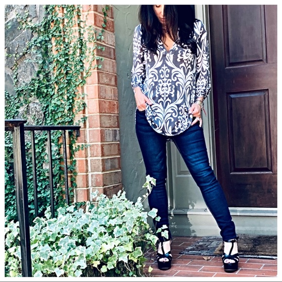 ✨LAST ONE✨Paisley grey print mandarin collar tunic - Picture 2 of 8